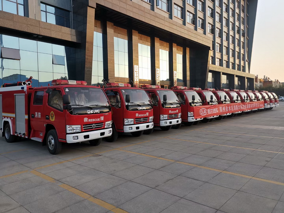 郑州金水区消防大队25台消防车发车仪式